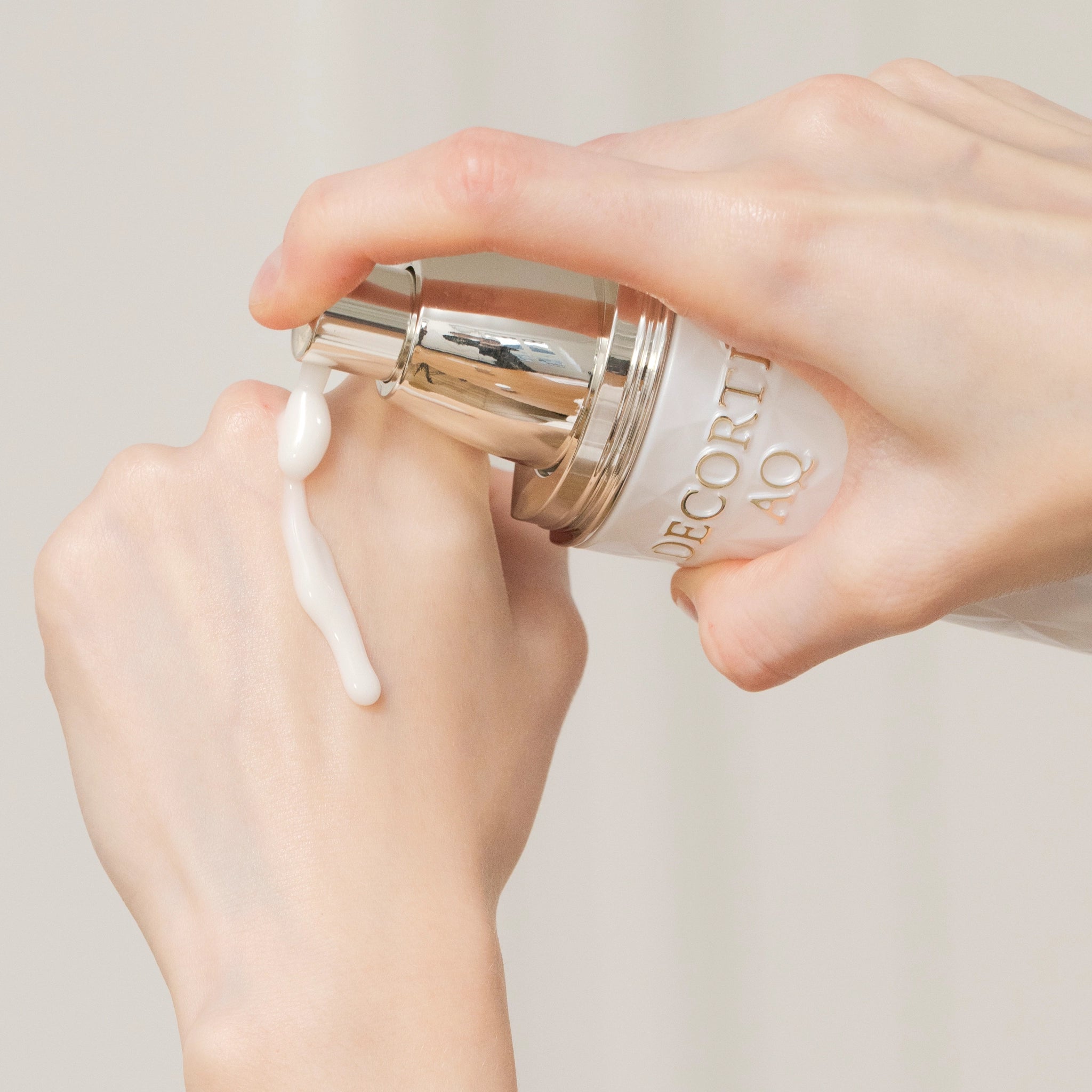 DECORTÉ AQ Soin Absolu Émulsion Micro-Éclat