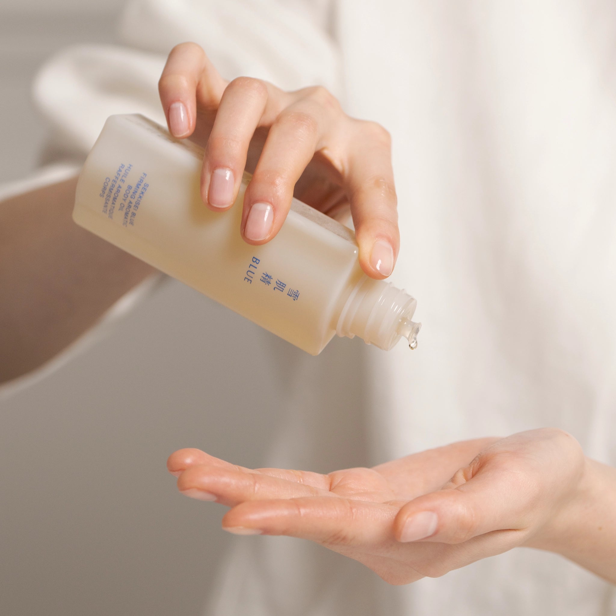 SEKKISEI BLUE Huile Aromatique Raffermissante Corps