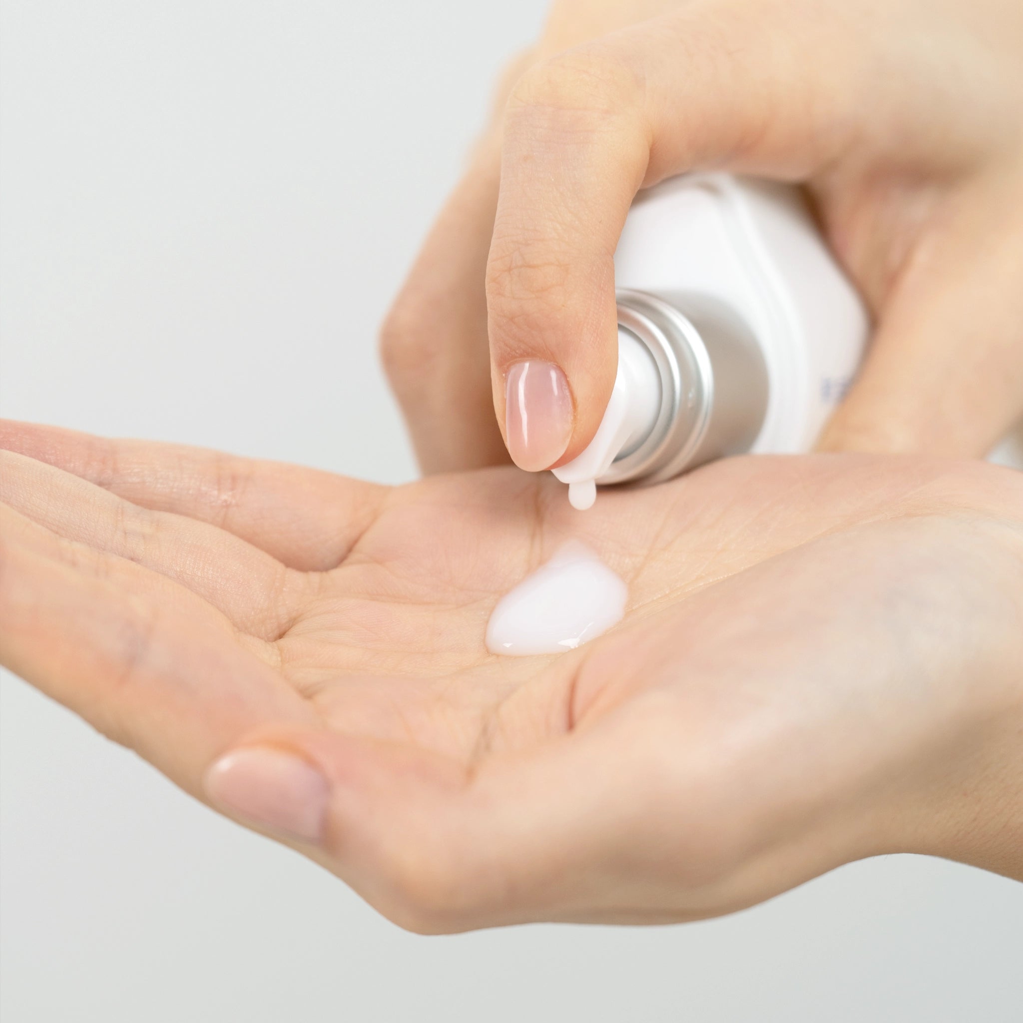 SEKKISEI BLUE Sérum Perfecteur Illuminant à la Réglisse