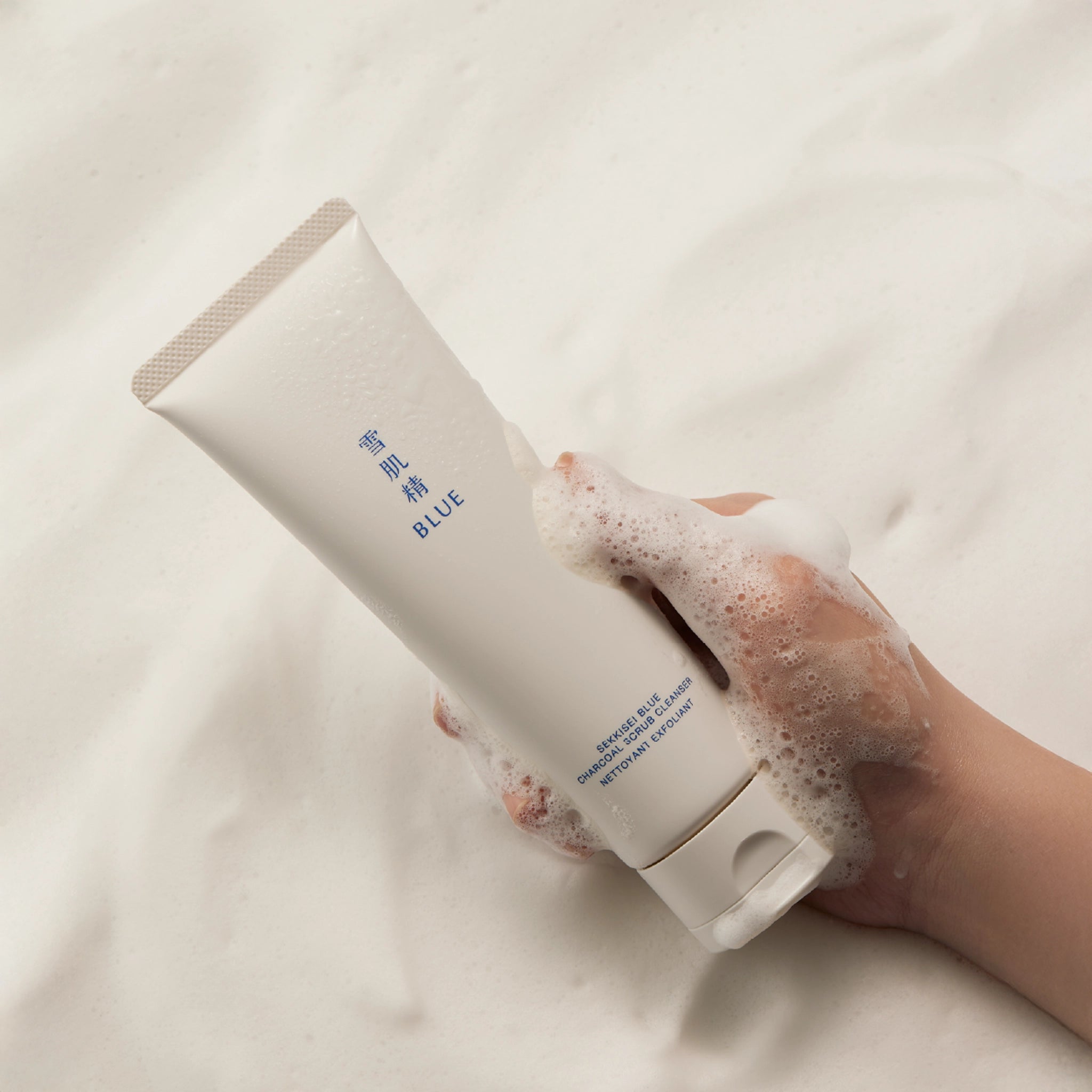 SEKKISEI Blue Nettoyant Exfoliant